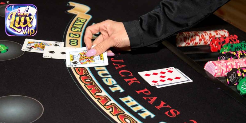 Quy tắc chia bài trong Blackjack giúp nhà cái kiểm soát ván chơi