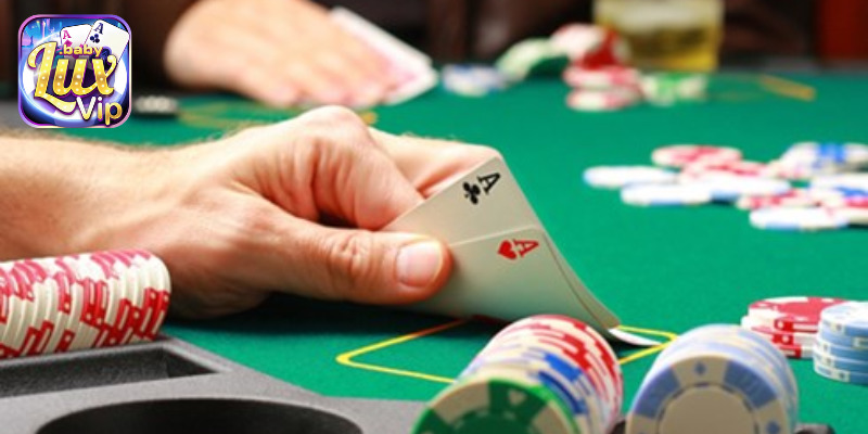 Hình ảnh bàn chơi poker tại sòng bài trực tuyến