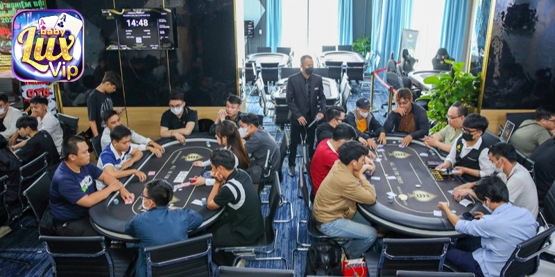 Bàn chơi poker chuyên nghiệp tại sòng poker ở Việt Nam